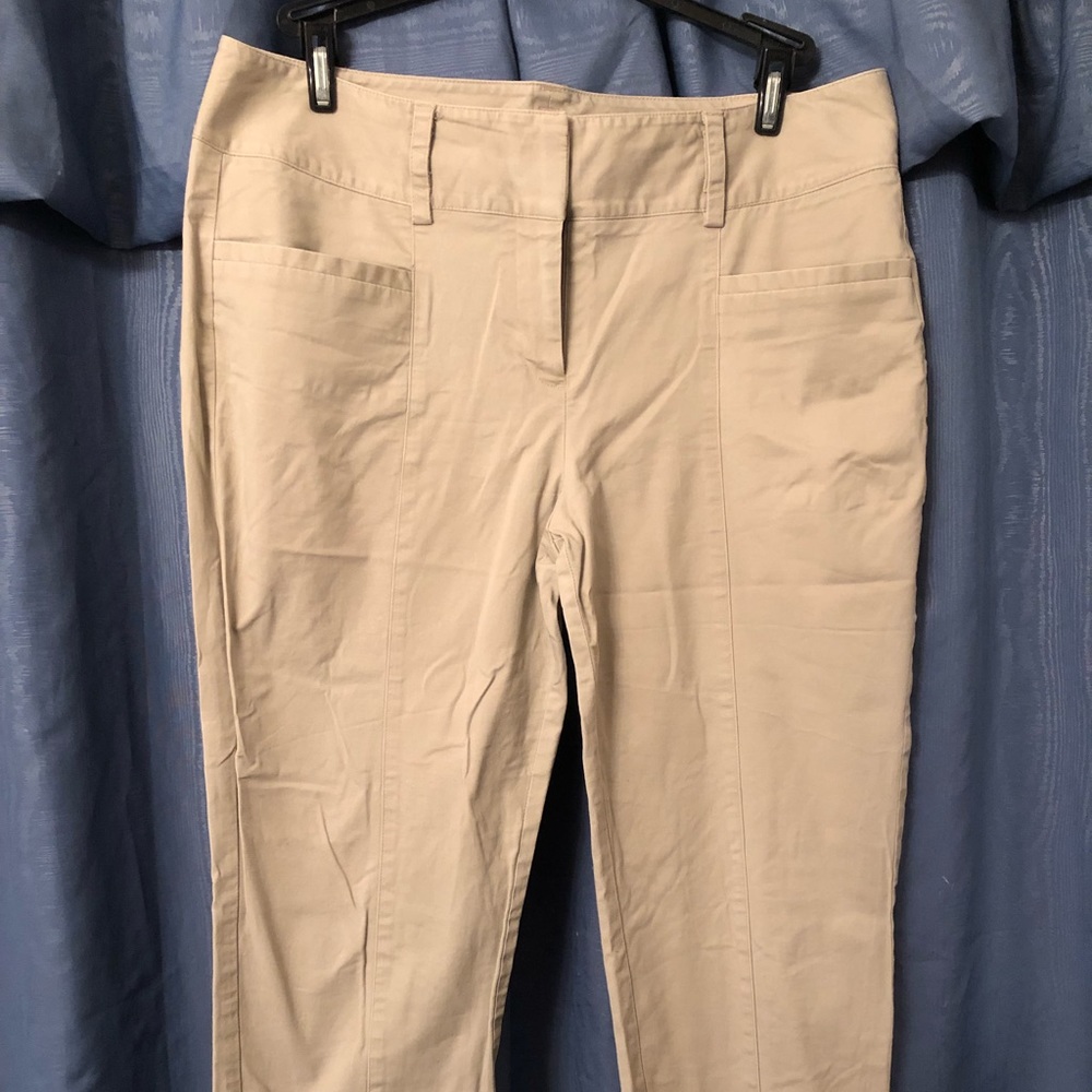 Dana Buchman tan capri chino pants